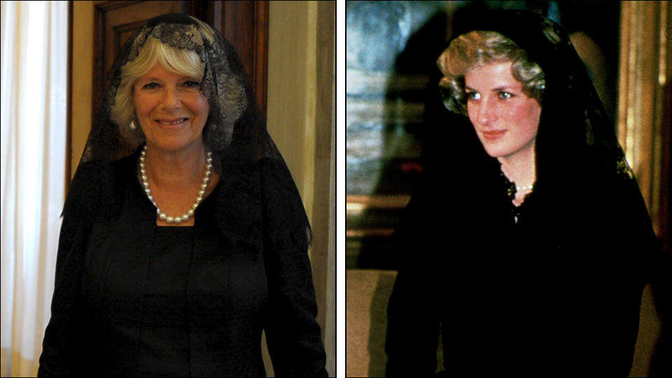 FULGTE KLESKODEN I VATIKANET: B�de prinsesse Diana og hertuginne Camilla hilste p� paven if�rt svart blondesl�r og hvite perler. Foto: SCANPIX