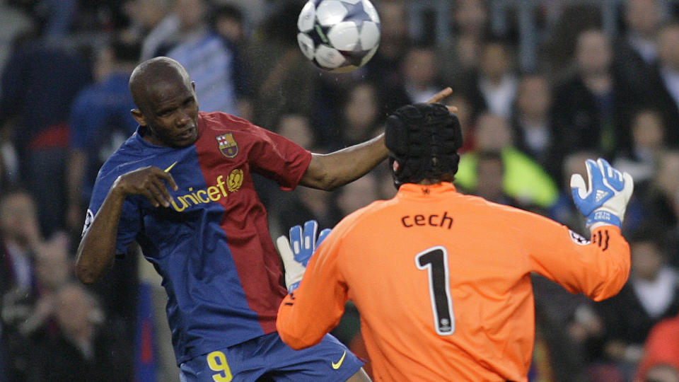 IKKE N�RME NOK: Samuel Eto'o fikk sjansen alene med Petr Cech, men klarte ikke gi Barcelona en ledelse til returoppgj�ret i London 6. mai.Foto: AP/ David Ramos