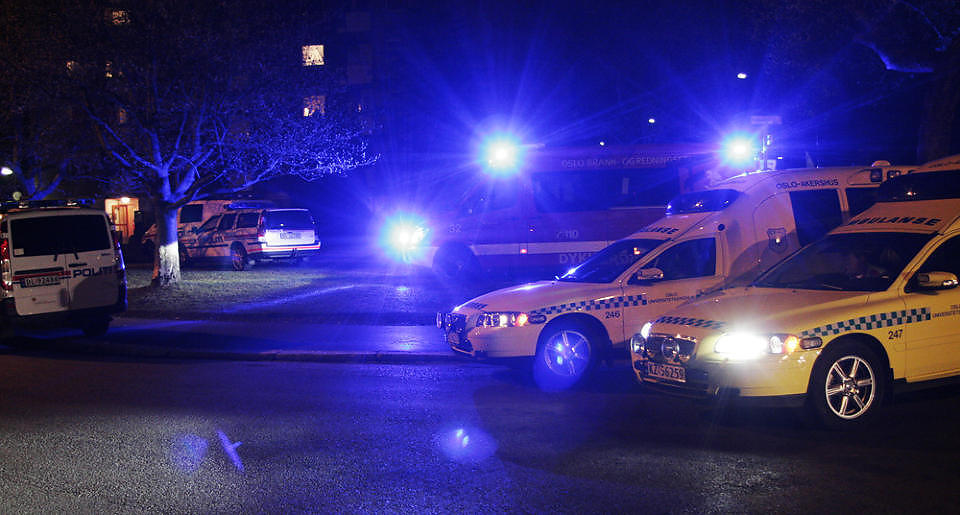 STORUTRYKNING: B�de politi, ambulanser og brannbiler var raskt p� stedet. Foto: FRANK EVENSEN