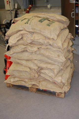 KVART TONN: For smuglingen av 268 kilo skulle mannen f� 15000 kroner har han opplyst. Foto: Tollvesenet