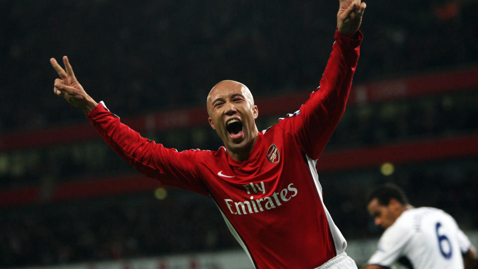 GJENSYNSGLEDE? Mikael Silvestre sier det blir spesielt � komme til Old Trafford igjen. S� gjenst�r det bare � se om han g�r smilende ut stadion etter kampen. Foto: AFP