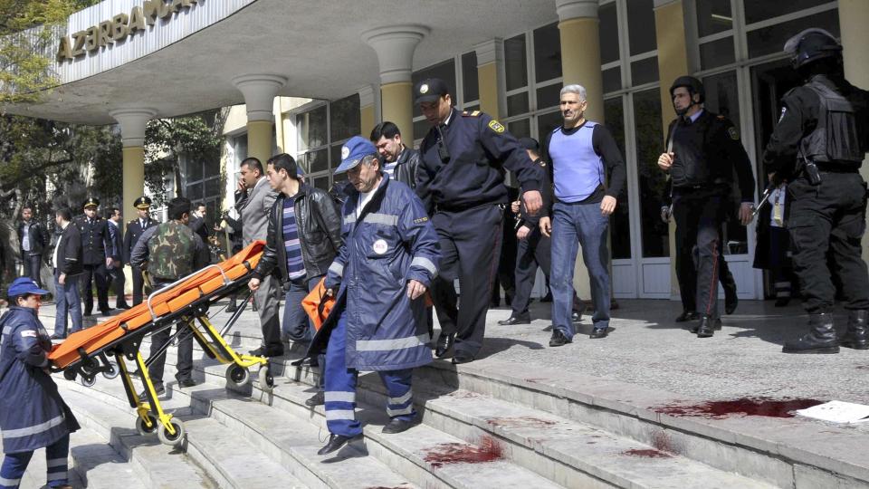 STUDENTER DREPT  Mellom 7-10 studenter ved det statelige oljeakademiet i Aserbajdshans hovedstad Baku er drept. Foto: AZERBAIJAN EDUCATION CRIME LAW CONFLICT)