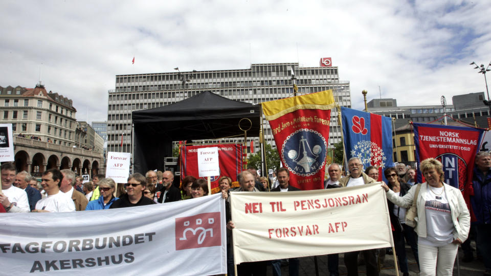 MOTSTAND: Motstanden mot pensjonsreformen har til dels v�rt stor. Her fra en demonstrasjon p� Youngstorget i oslo i 2007. Foto: Bj�rn Sigurds�n / SCANPIX