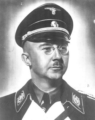 TRODDE ARIERNE BRAKTE SIVILISASJON TIL VERDEN: SS-sjefen Heinrich Himmler mente tyskerne kunne spore anene sine tilbake til en herskerklasse; arierne eller den nordiske rase. SS var en menneskelig avlsbase som skulle brukes til å gjenskape herskerrasen. Foto: NTB TRODDE ARIERNE BRAKTE SIVILISASJON TIL VERDEN: SS-sjefen Heinrich Himmler mente tyskerne kunne spore anene sine tilbake til en herskerklasse; arierne eller den nordiske rase. SS var en menneskelig avlsbase som skulle brukes til å gjenskape herskerrasen. Foto: NTB