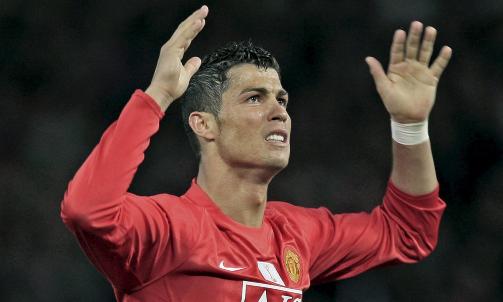 OPPGITT: Cristiano Ronaldo viste med tydelig kroppsspr�k hva han syntes om d�mmingen.Foto: SCANPIX/EPA/MAGI HAROUN