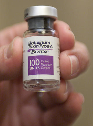 NERVEGIFT: Botox er en nervegift som lammer muskulaturen. I tillegg til rynkefjerning, brukes stoffet ogs� til � redusere overdreven svetteproduksjonen p� sm� omr�der, slik som underarmer og h�ndflater.  Foto: AP PHOTO/SCANPIX