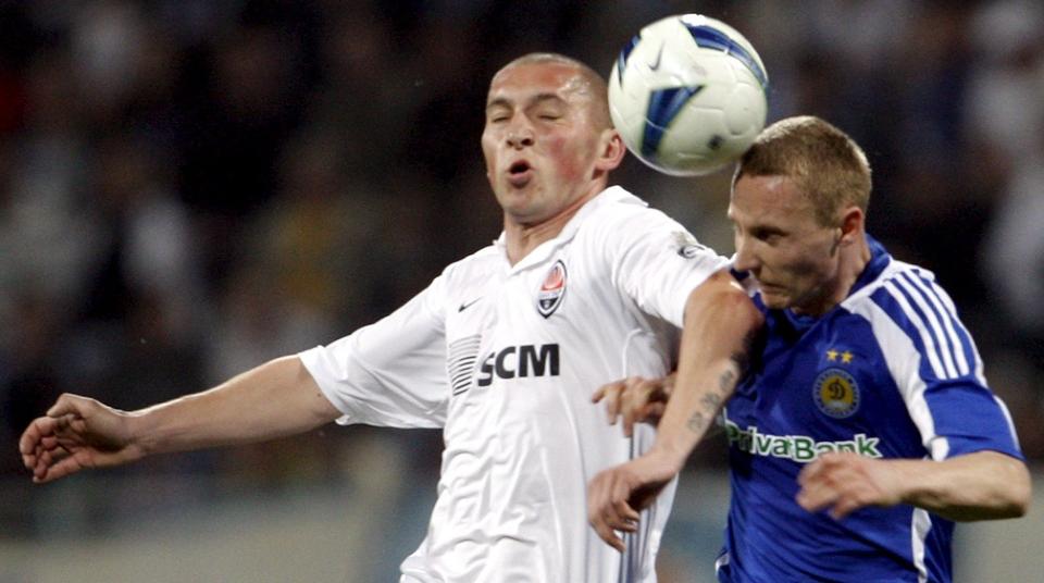 LIKE LANGT: Mariusz Lewandowski, til venstre, Dinamos Tiberiu Ghioane spilte uavgjort i den f�rste semifinalen i Uefa-cupen i kveld.Foto: EPA/SERGEY DOLZHENKO