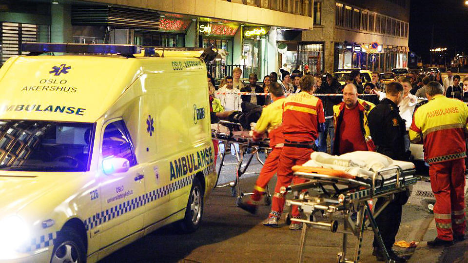  Tre menn ble i natt knivstukket utenfor utestedet Tempest i Oslo sentrum i natt. Foto: TRULS GRANDE/FIRSTFOTO