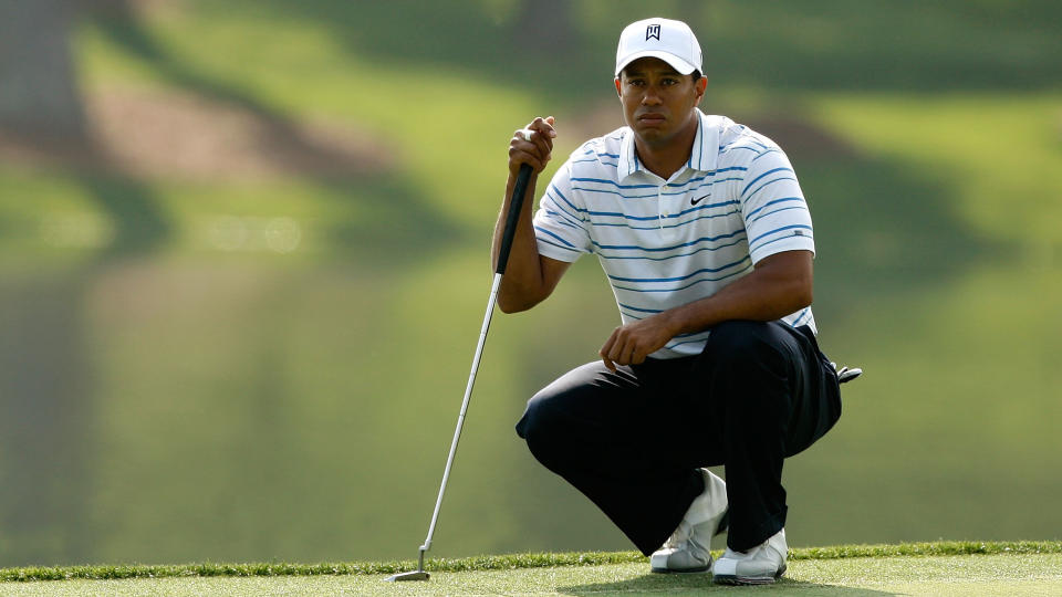 VENN MED PUTTEREN: Tiger Woods leverte varene p� greenen og gikk rett til tet under den f�rste runden av PGA-turneringen i Charlotte.Foto: SCANPIX/Streeter Lecka/Getty Images/AFP