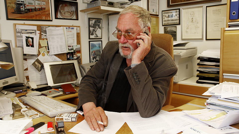 JOBBER MED � FINNE PENGER: Steinar �yhaugen hjemme i Horten. Foto: Jacques Hvistendahl/Dagbladet