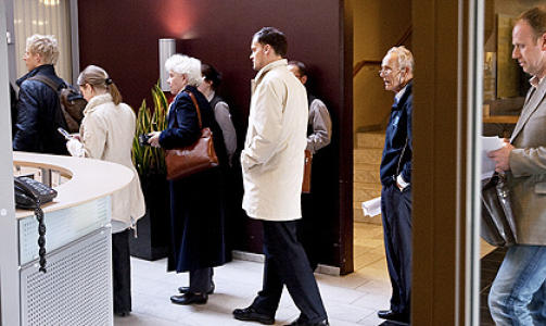 KRISEM�TE: Over 200 sparere m�tte opp p� et krisem�te i Oslo onsdag kveld. Foto: Henning Lilleg�rd