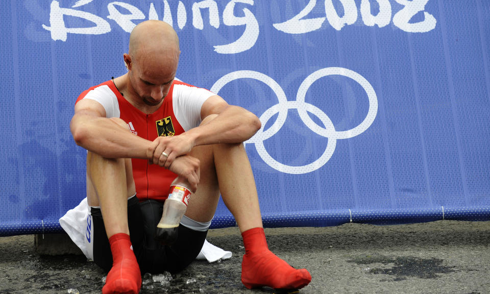 RISIKERER STRENGESTE STRAFF: Den tyske syklisten Stefan Schumacher er allerede d�mt for CERA-bruk under Tour de France. Etter ogs� � ha blitt avsl�rt under OL i Beijing, risikerer tyskeren � bli utestengt p� livstid.Foto: SCANPIX/AFP PHOTO  DDP/ AXEL SCHMIDT