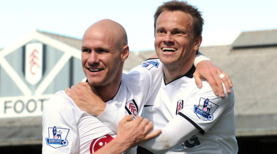 H�EPR P� NY JUBEL I MORGEN: Erik Nevland f�ler han har hatt en bra sesong i Fulham, og h�per p� mer spilletid i morgen. Her er han sammen med sin argeste spisskonkurrent, Andy Johnson.Foto: AP/PA, Anthony Devlin