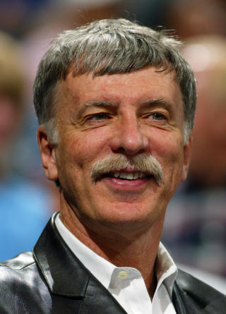 KJ�PER: Stan Kroenke, som ogs� eier NBA-klubben Denver Nuggets, er n� den st�rste eieren i Arsenal. Det forventes at han tar over hele klubben i sommer.Foto: AP/Jack Dempsey