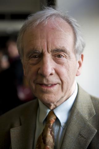 N� VET ALLE HVEM HAN ER: Andrew Sachs mottar nye rolletilbud etter radioskandalen. Foto: STELLA PICTURES