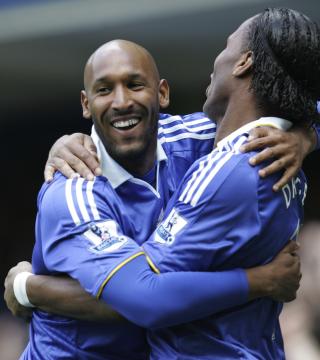 FOR ET PARTNERSKAP: Anelka og Drogba rev fra hverandre Brede Hangeland og Fulham-forsvaret i dag.Foto: AP/Alastair Grant