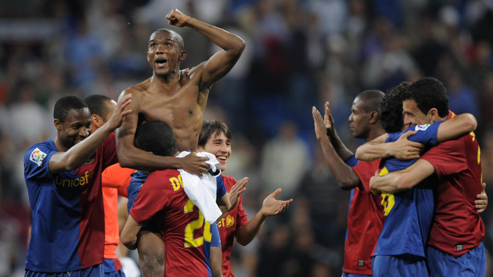 MAKTDEMONSTRASJON: Barcelona vartet opp med dr�mmefotball, og scoret seks m�l p� Santiago Bernabeu. N� er seriegullet etter alt � d�mme i lomma p� katalanerne. Foto: Victor R. Caivano / AP.