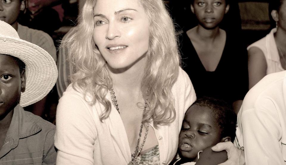 M�TTES SIST I MARS: F�r g�rsdagens gjenforening hadde ikke Madonna sett sin nye datter Mercy siden mars. P� tross av at det ble forventet, dro ikke Madonna selv til Afrika da adoptivdatteren skulle hentes. Foto: SCANPIX