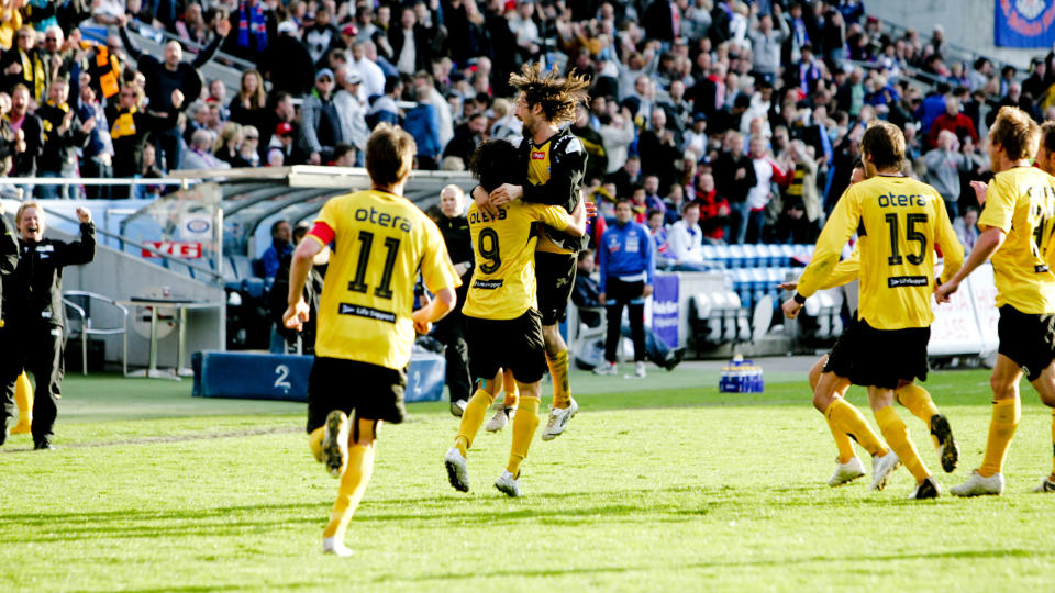 JUBELRUS: Da Christian Bola�os headet Start-seier p� overtid, l�p Erik Mykland ut p� banen for � juble med lagkameratene. Foto: Stian Lysberg Solum / SCANPIX