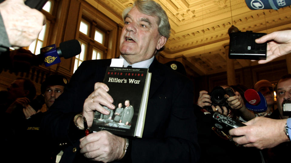 SV�RT OMSTRIDT: Forfatteren og historikeren David Irving benekter konsekvent at nazistenes j�deutryddelser fant sted. Foto: AP PHOTO/SCANPIX