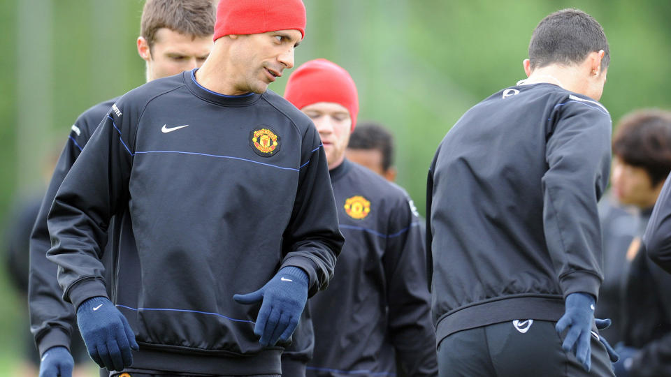 FRISKMELDT: Rio Ferdinand trente med resten av United-troppen i Manchester f�r avreise til London og morgendagens Champions League-semifinale mot Arsenal. Foto: Paul Ellis, AFP/Scanpix