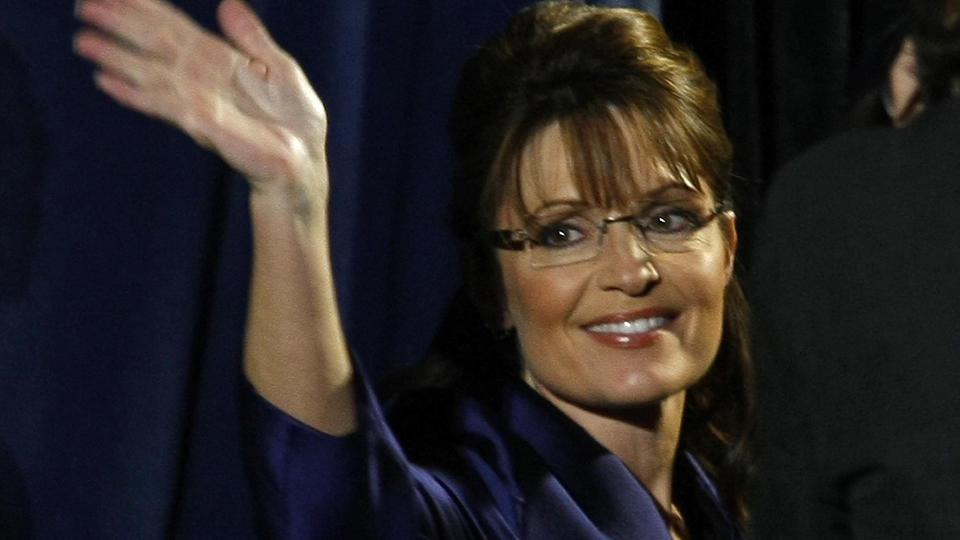 FARVEL OG P� GJENSYN: Sarah Palin under valgvaken i Phoenix, Arizona, i fjor. Da brast visepresidentdr�mmen. Kanskje kommer hun tilbake som presidentkandidat i 2012? Foto: REUTERS/Mike Blake/SCANPIX