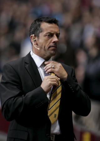 LITT STRAMT? Hull-manager Phil Brown klarete ikke skaffe seg pusterom i bunnen av tabellen. De er fortsatt bare tre poeng foran Newcastle og Middlesbrough under streken. Foto: EPA