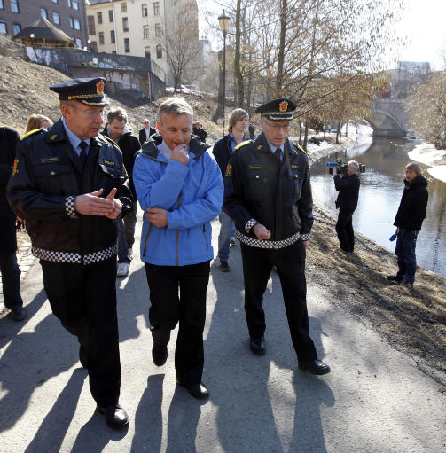 - FLERE P�GRIPELSER M� TIL: Politimester Anstein Gjengedal (t.h.), her med justisminister Knut Storberget i det kriminalutsatte omr�det ved Akerselva tidligere i �r, er bekymret for ransutviklingen.
Arkivfoto: Lise �serud / SCANPIX