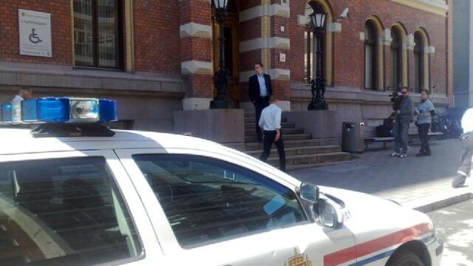 EVAKUERT: Sikkerhetssalen ved Borgarting lagmannsrett er evakuert etter en bombetrussel. I sikkerhetssalen sitter to gjengmedlemmer p� tiltalebenken, tiltalt for drapsfors�k p� B-gjengleder Ghulam Abbas. Foto: HANS-MARTIN TH�MT RUUD