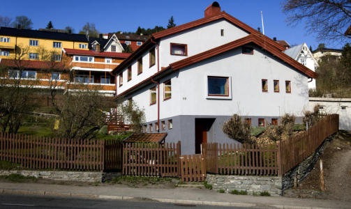 �STEDET: I ei stue i denne boligen p� By�sen i Trondheim skjedde den tragiske hendelsen. Foto: SCANPIX