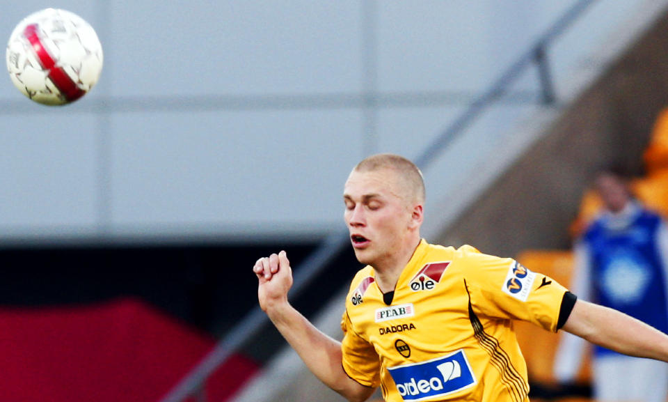 CUPFINALE-KLAR? Lillestr�ms P�l Steffen Andresen blir i morgen operert for et kranglete kne. Kanskje blir han frisk til cupfinalen - om LSK f�r spille den. Foto: Sara Johannessen / SCANPIX