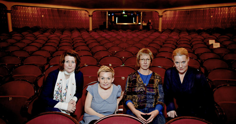 I FLERTALL: Fire kvinnelige regiss�rer p� Nationaltheatret sitt h�stprogram. fv: Hanne T�mta, Kjersti Horn, Mette Brantzeg og Sofia Jupither. FOTO: LARS EIVIND BONES