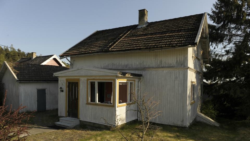 - SVINDELTATT: Seks personer ble i g�rp�grepet, mistenkt for omfattende bedrageri i �stfold. Kj�p og salg av dette huset p� Gre�ker i Sarpsborg skal v�re blant eiendommene som Finansn�ringens Hovedorganisasjon og politiet har sett n�rmere p�. Foto: JOHN TERJE PEDERSEN/Dagbladet