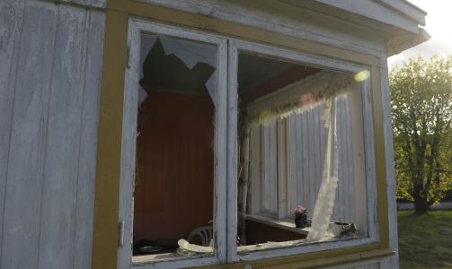 UBEBOELIG: Huset b�rer preg av � v�re slitt og trenger trolig et malingsstr�k. Likevel ble det solgt for 2,6 millioner kroner i 2007. I januar ble det besluttet tavngssolgt. Foto: JOHN TERJE PEDERSEN/Dagbladet