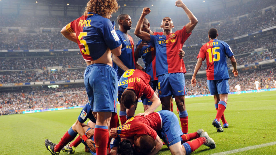 VINNER DE?: Barcelona har virket utiln�rmelige i �rets sesong. Chelsea s� lenge ut til � sl� dem i g�r, men Andres Iniesta sikret finaleplassen p� overtid for katelanerne. Her feirer Barca-spillerne etter � ha sl�tt Real Madrid 6-2. Foto: AFP PHOTO/JAVIER SORIANO.