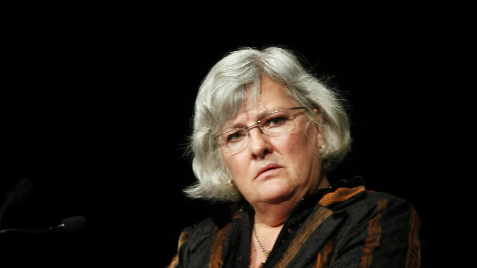 FIKK PRIS:
Nina Karin Monsen p� talerstolen etter at hun tirsdag kveld fikk overrakt Fritt Ord-prisen for 2009 under et arrangement i Operaen. 
Foto: Sara Johannessen / SCANPIX