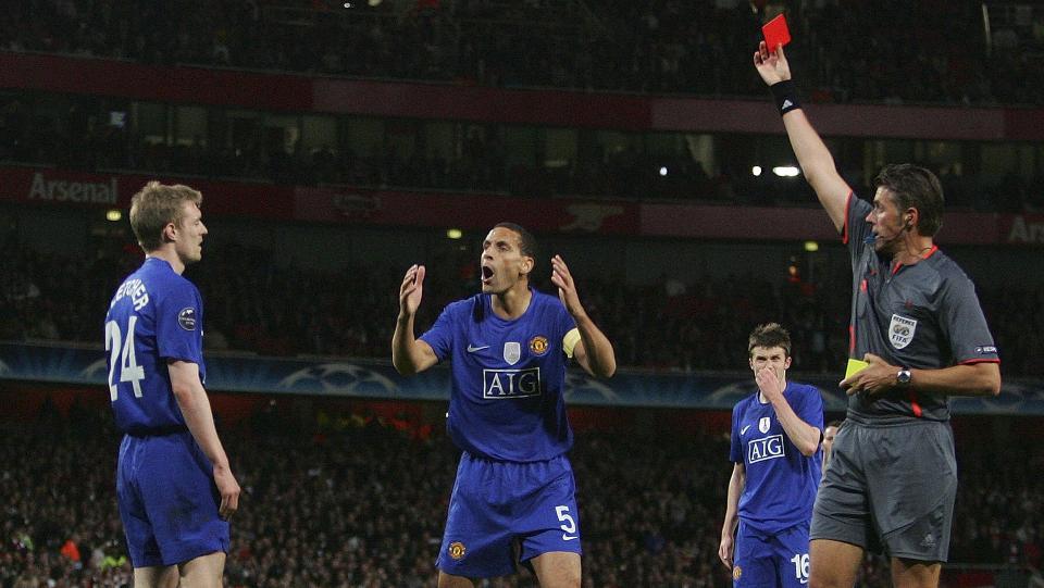 MISTER FINALEN: Darren Fletcher laget straffe og ble utvist. Foto: REUTERS