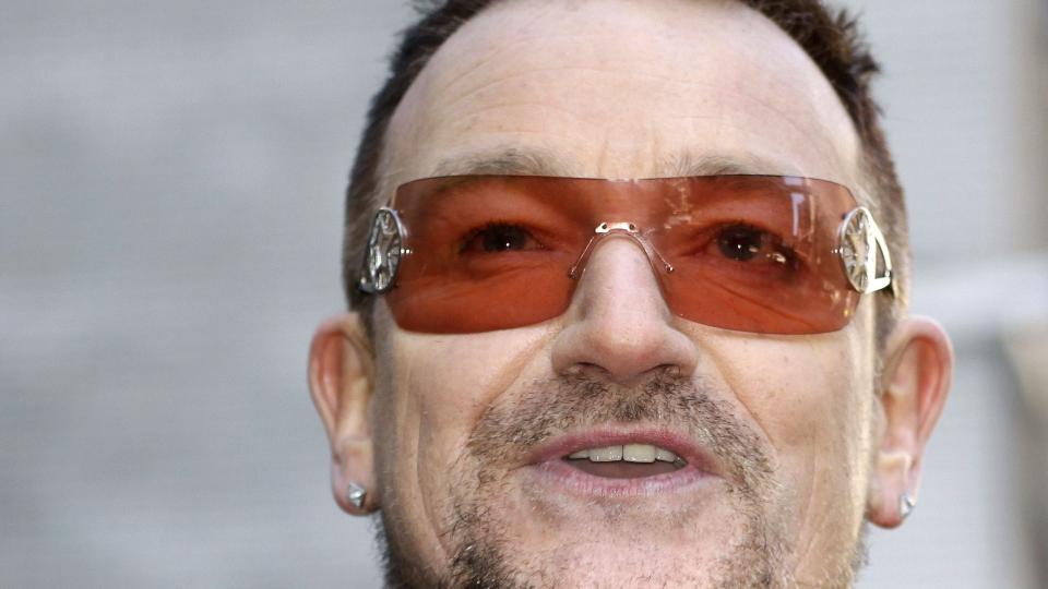 SKREV DIKT: For 15 �r siden skrev Bono dikt til Elvis. Foto: REUTERS/SCANPIX