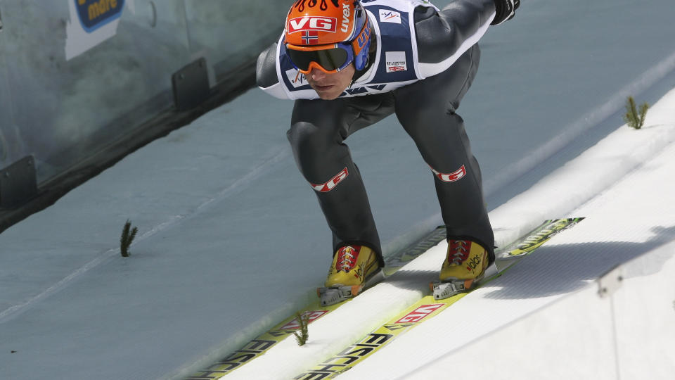TROR P� OL-MEDALJE: Roar Lj�kels�y tar enda en sesong i hoppsirkuset.
Foto: Primoz Lovric / SCANPIX
