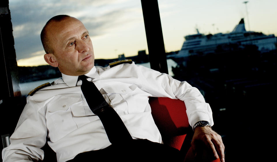 STANSER IKKE: Viseadmiral Jan Eirik Finseth mener ansatte og politikere overreagerer n�r de krever stans i bruken av milj�ammunisjon. Foto: Forsvaret