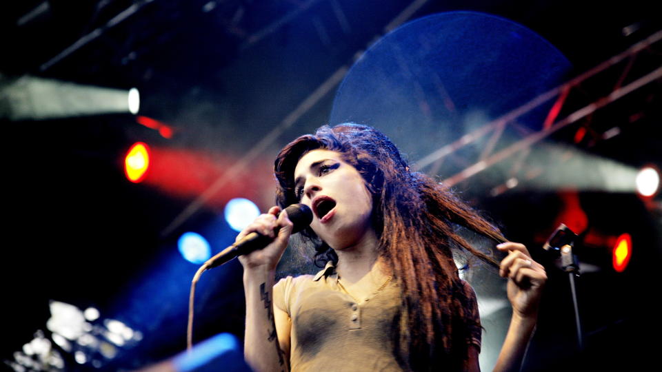 P� SCENEN: Amy Winehouse spilte p� Hovefestivalen i 2007. N� satser festivalen like mye p� atmosf�re som toppnavn.