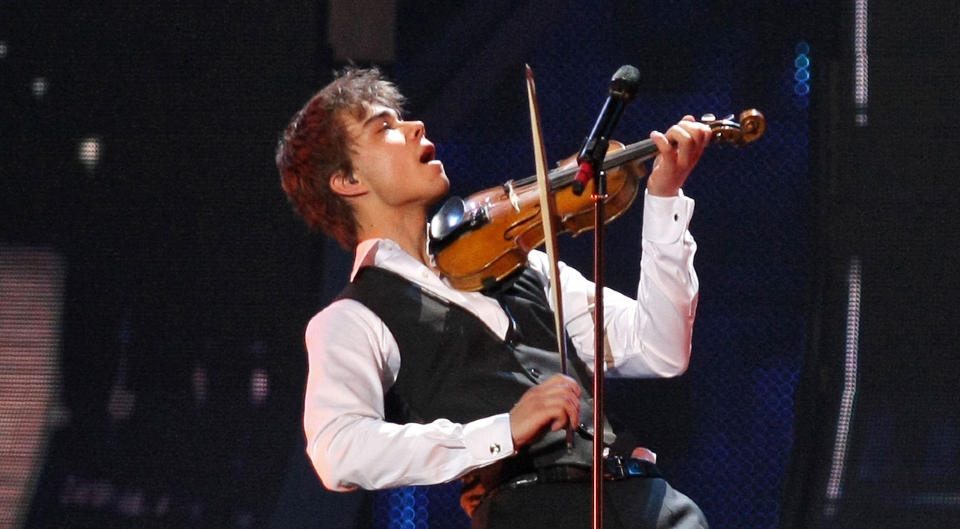 RYBAK-REPRISE?: Kanskje vil Alexander Rybak st� p� scenen i Telenor Arena neste �r, for � gjenta fjor�rets GP-vinnerl�t. Foto: Sara Johannessen / SCANPIX