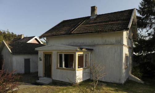 BEDRAGERI:  Politiet mener de siktede har drevet bedrageri ved kj�p og salg av eiendom. Dette huset p� Gre�ker i Sapsborg ble solgt for 2,7 millioner. En m�ned tidligere ble det solgt for 1,1 million. Foto: JOHN TERJE PEDERSEN/Dagbladet
