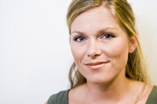 LEIES SOM JENS-DEKTEKTIV: I all hemmelighet takker Dagbladets Martine Aurdal ja til � ta opp jakten p� Jens. Foto: H�kon Eikesdal
