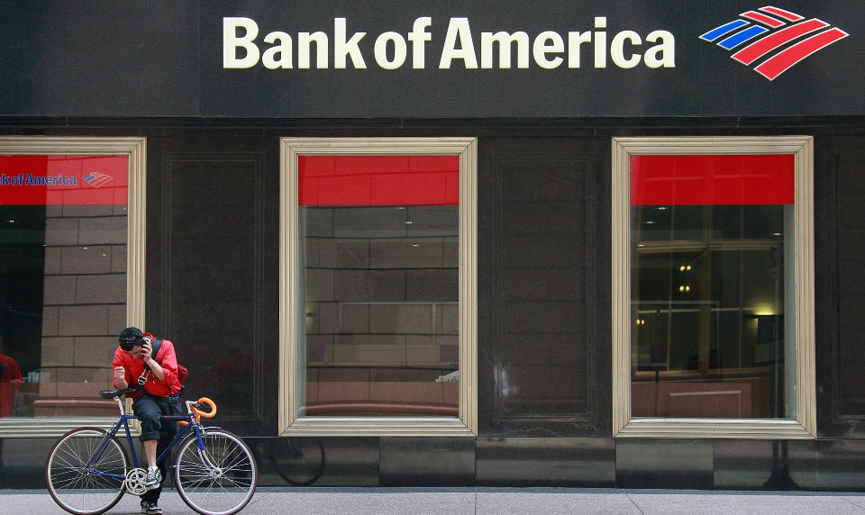 BETALER TILBAKE:Bank of America vil betale tilbake milliardene finansgiganten har f�tt i krisehjelp fra myndighetene. Foto: ScanpixScott Olson/Getty Images/AFP