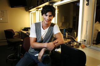 SYNGER: Sebastian James Hekneby.