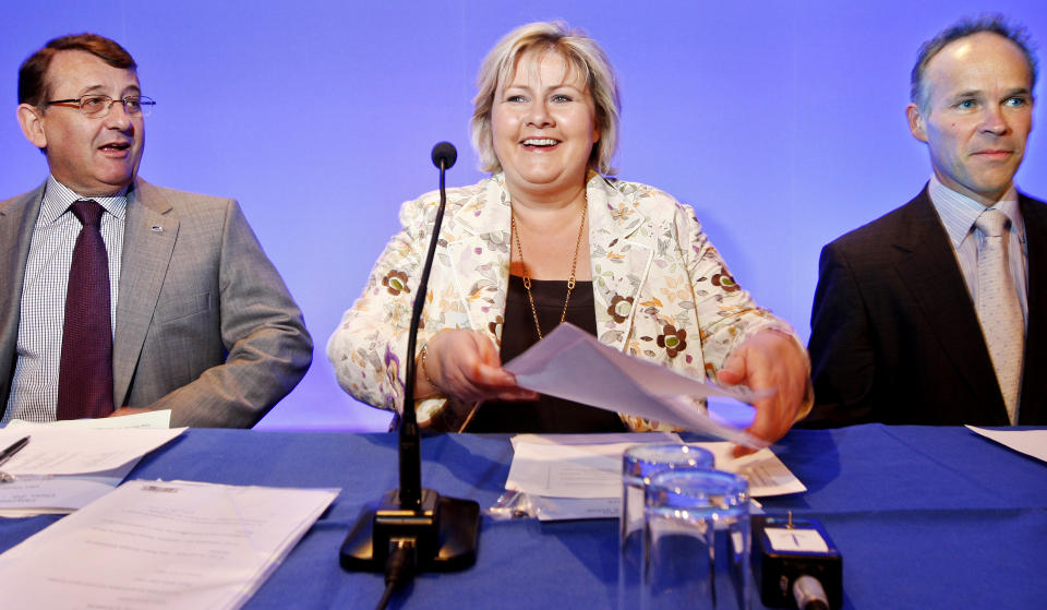 M� OPP: Per-Kristian Foss (t.h) mener partiet m� klare 20 prosent under valget hvis det skal v�re aktuelt med regjeringsmakt. Frp eller ei. Her under landsm�tet i fjor, med partileder Erna Solberg og Jan Tore Sanner. Foto: H�kon Mosvold Larsen / SCANPIX