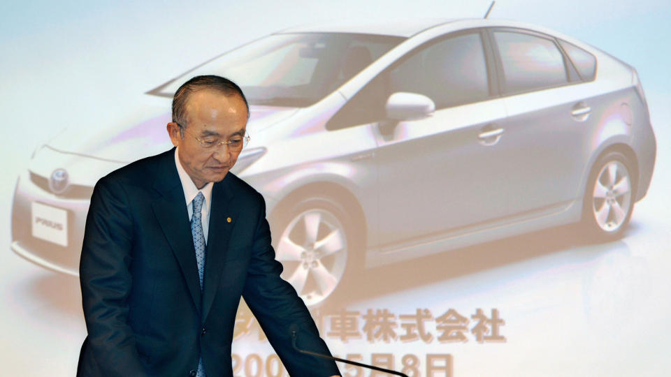 D�RLIGE RESULTAT: Katsuaki Watanabe, president oi Toyota, hadde d�rlig nytt til aksjon�rene. Foto: AFP/Toru YAMANAKA
