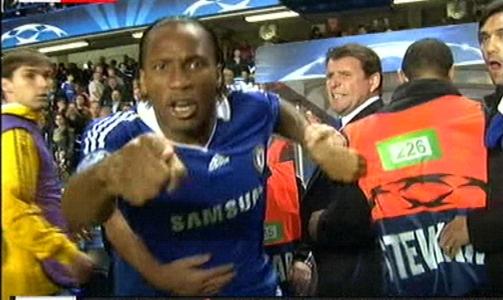 - EN SKAM: Didier Drogba henvendte seg til tv-kameraene og ropte: �Are you watching this? It's a disgrace! It's a fucking disgrace!� sa ivorianeren.Foto: SCANPIX