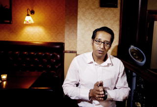 KONSTANT UTVIKLING: - Islam er i konstant utvikling, om 50 �r vil islam og norsk-muslimer v�re like mye muslimer som dagens kristne er i Norge, sier Yousuf Gilani, som tror nordmenn flest bare vil merke ting som mer halalmat i butikken og mer variasjon i hudfarger. Foto: TORBJ�RN GR�NNING